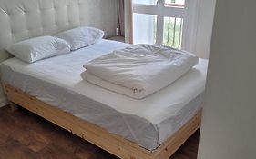 Comfy Room Near Metro